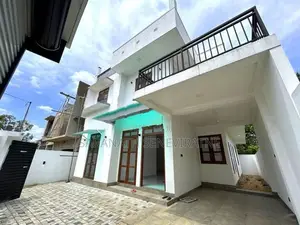 Brand-New Modern House in Athurugiriya