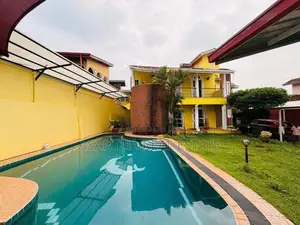 Super Luxury House With 18.6 P Sale At Battramulla