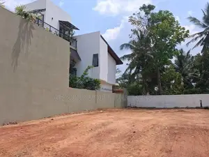 Valuable Land For Sale In Thalawathugoda Hokandara