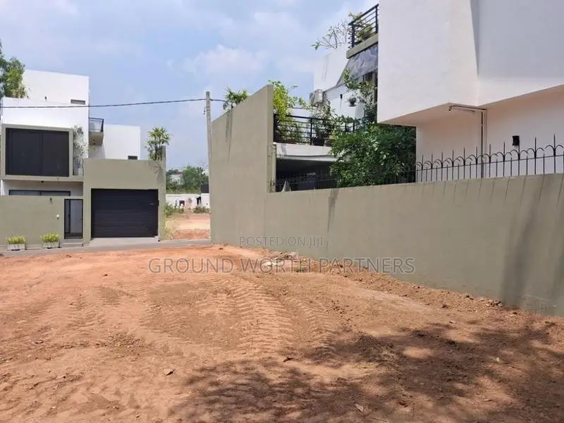 Valuable Land For Sale In Thalawathugoda Hokandara