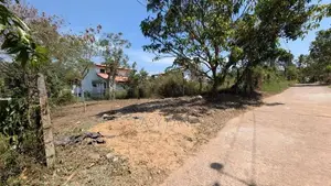 කඩවත ට්‍රැක්මෝ හංදියට ආසන්නයෙන් ඉඩමක්