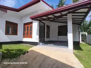 අලුත්ම තනිමහල් සුඛෝපභෝගී නිවසක් විකිණීමට - Piliyandala