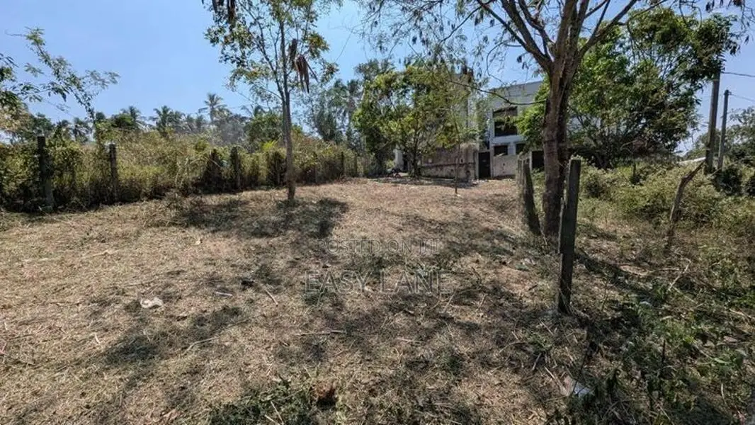 කඩවත ට්‍රැක්මෝ හංදියට ආසන්නයෙන් ඉඩමක්