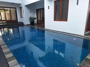 famaliy luxury house for sale in pitakotte