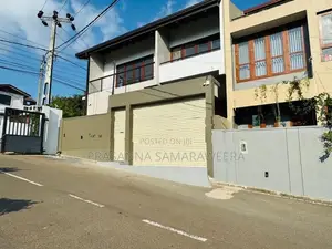 අලංකාර නවීනතම සුවිසල් දෙමහල් නිවස විකිණීමට Piliyandala