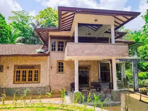 දිය පාරකට මායිම් වූ සුපිරි වටිනා ඉඩමක් සමඟ අංගසම්පූර්ණ දෙමහල් නිවසක්