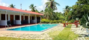 Nilaveli, Pulmodai Road 10 Bedrooms Guest House & Restaurant for Sale