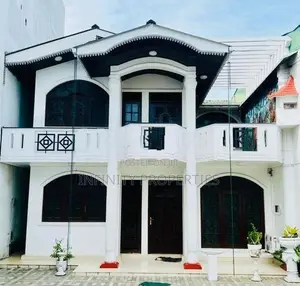 (AF856) Commercial Building With 2 Houses Sale At Boralesgamuwa