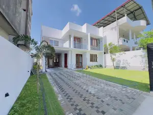 සුපිරි නිවසක් අතුරුගිරියෙන්