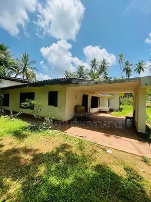 Land in Mirigama -Overlooking a Paddy Field With Old House - Meerigama