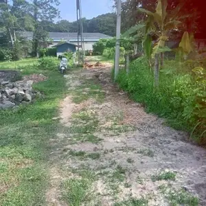 ජා ඇල උදම්මිට ජුලියානා ගාර්ඩ්න් හි පර්චස් 8 බිම් කොටස් 2 ක්