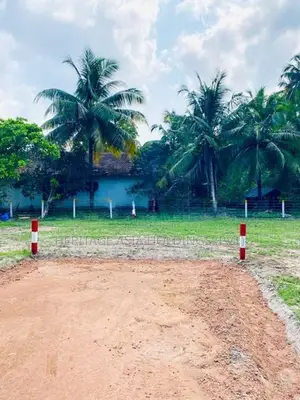 හලාවතට නුදුරින් පර්චස් 17 සින්නක්කර බිම් කොටස්