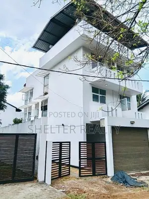 Luxury Spacious 4 Bedroom house for rent in Thalawathugoda