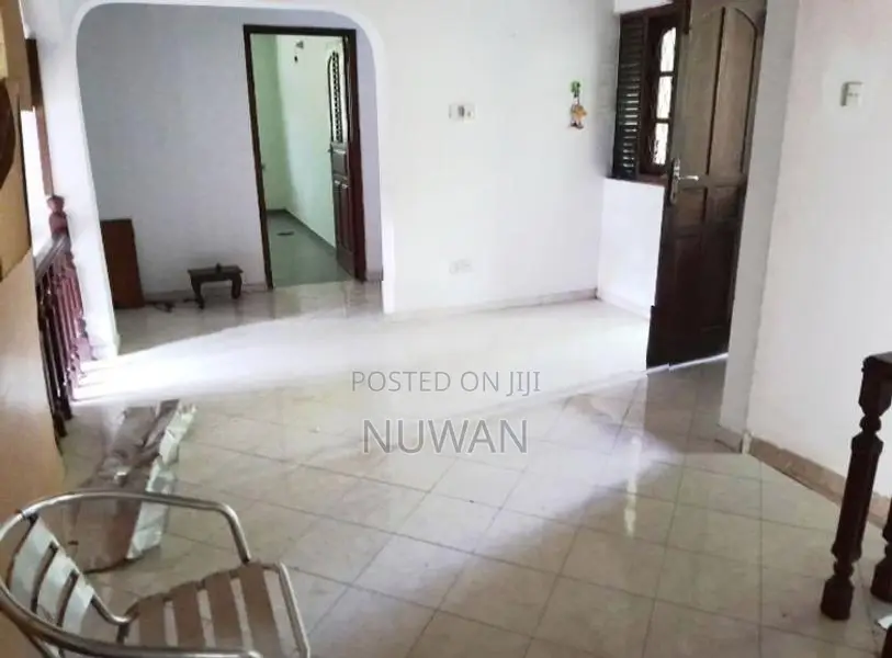 ( BAR4191) Upper Floor House in Thalawathugoda