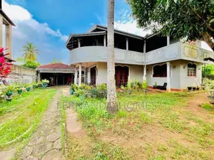18P Land With 5 Bed Rooms Upstairs House For Sale In Negombo Area
