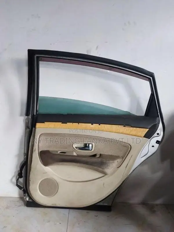 Nissan Bluebird G11 RH Rear Door