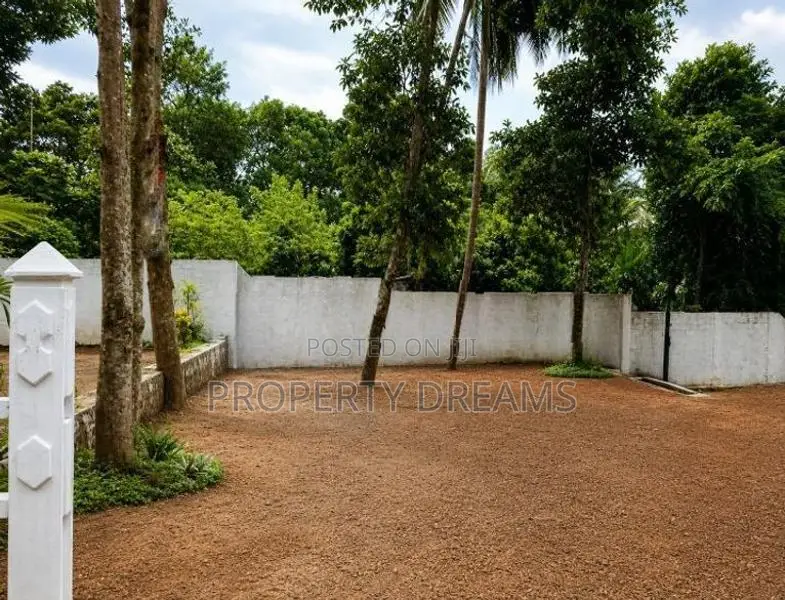 Highly Valuable Land – Thalawathugoda