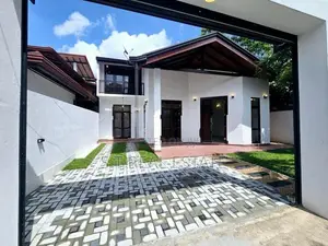 Almost New Luxury 2 Story House For Sale In Kottawa