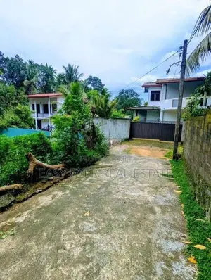නවගමුව නගරයෙන් වටිනා ඉඩමක් විකිණීමට