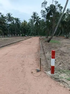 සින්නක්කර ඉඩමක් පල්ලිය පාර පම්බල හලාවත