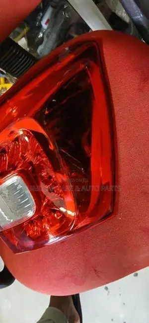 Suzuki Sx4 S-Cross Tail Light (Small Repaired)