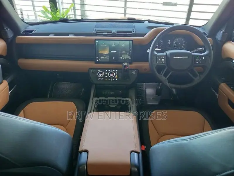 Land Rover Defender P400e 2025