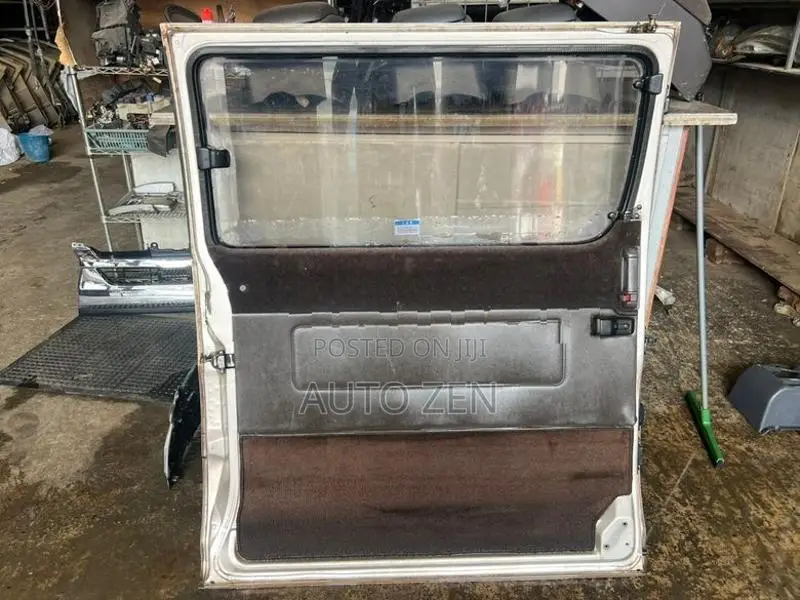 Hiace / Dolphin sliding door complete (Fit glass)