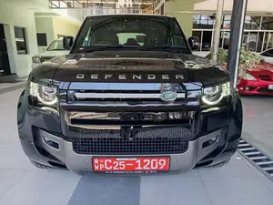 Land Rover Defender P400e 2025