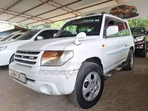 Mitsubishi Pajero 2000