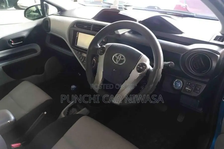 Toyota Prius c 2013