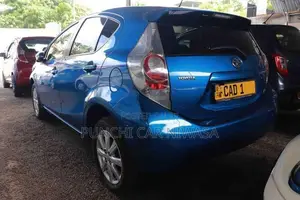Toyota Prius c 2013
