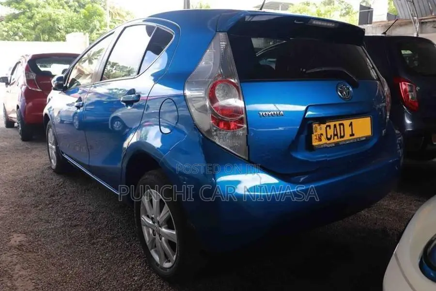 Toyota Prius c 2013