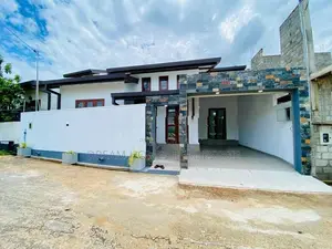 අලුත්ම තනි මහල් නිවසක් විකිණීමට අතුරුගිරිය