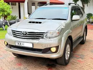 Toyota Fortuner 2013