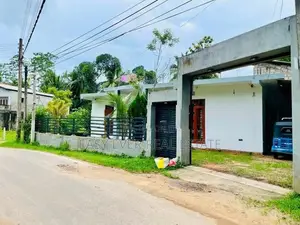 කඩුවෙල – නවගමුවෙන් කාපට් පාරට මුහුණලා අංගසම්පූර්ණ නිවසක්