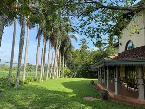 Luxury banglow 92 perch with 2 acres paddy field Maharagama