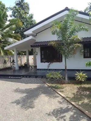 3Bedroom house for sale in Kandawala katana