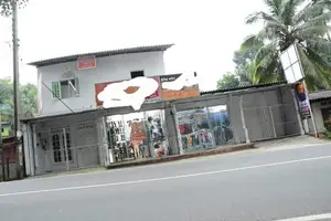වාණිජමය ගොඩනැගිල්ල විකිණීමට Gampola