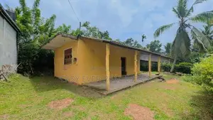 කටුනායක පාරට ළඟින් ‎පර්චස් 22 ක වටිනා නිවස