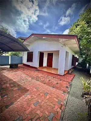 Modern 3BR House Sale Ekala