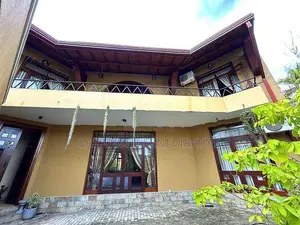 Luxury House in Kotte - Jubilee Post / Pagoda Rd Nugegoda