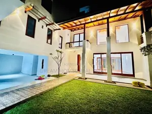 House Kotte Mansion with Rooftop Entertainment Area Pool