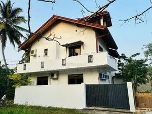 Modern 3-Bedroom House for Sale – Maharagama Temple Road