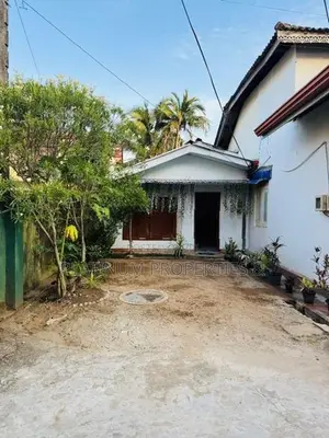 450m to Galle Road - 26.8 Perch Land with 5BR House For Sale Ratmalana
