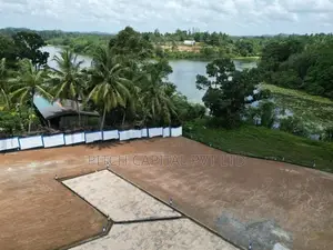 Lake Facing Beautiful Land For Sale In Uyanwatta