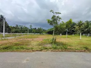 Land for Sale Near Highway Kadawatha .