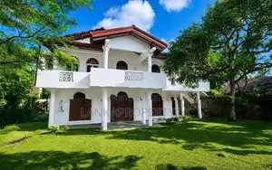 Complete House for Sale at Vishaka Road, Gampaha.