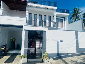 Newly Built Luxury Home Near Athurugiriya Town – Rooftop Terrace