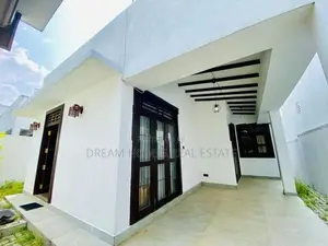 Modern House with CCTV Remote Gate – Athurugiriya