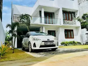Modern Elegant House for Sale in Athurugiriya